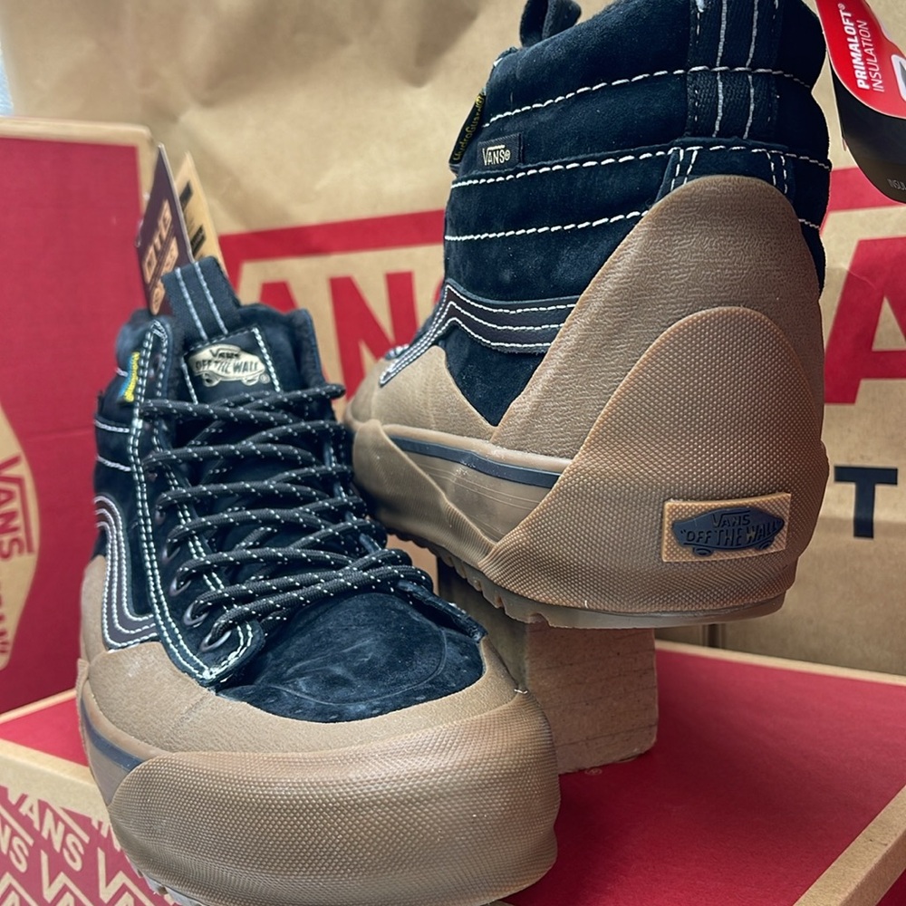 Vans Men’s Sk8-Hi Dip Mte-2
Black/Gum
VN0009QKB9M
Boots Cold Weather Sneakers - Picture 14 of 16
